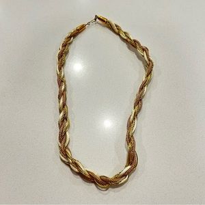 ☀️ 3/$15 Fabric Twisted Short Necklace